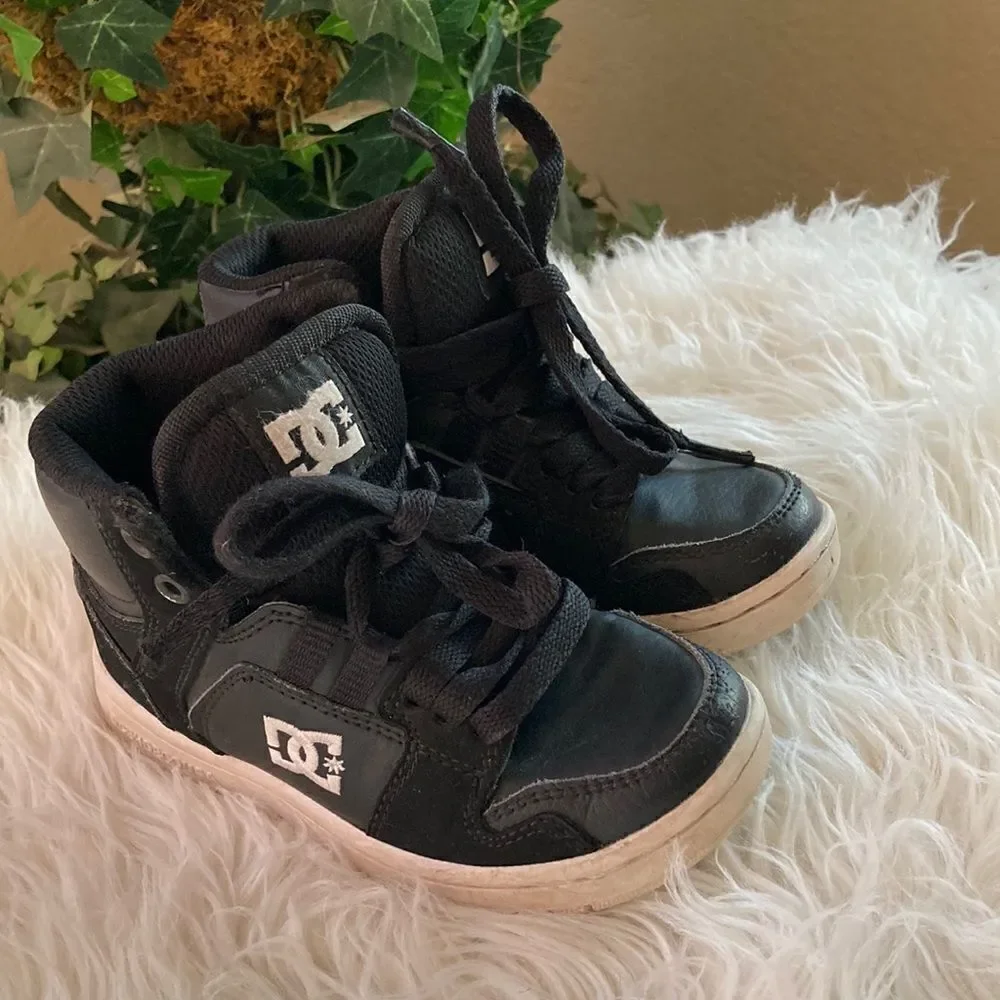 Boys DC Black Hightop Skate Shoes Size 11